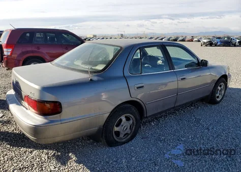 1995 Toyota Camry Le z USA, uszkodzony, nr VIN 4T1SK12E9SU515748